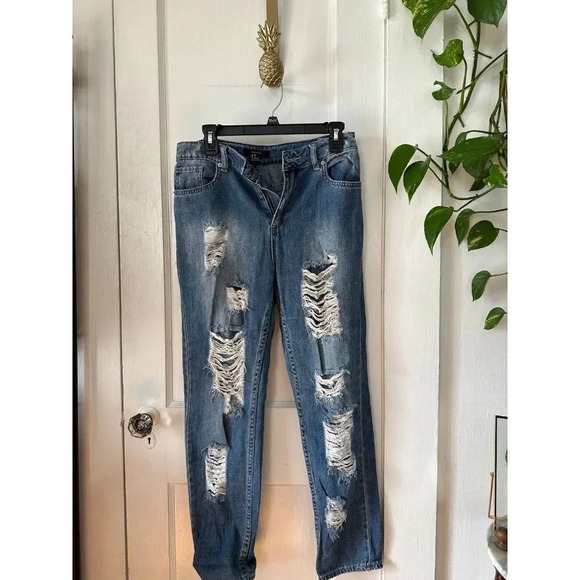 Forever21 Women’s size 26 ripped Jeans - Picture 1 of 8
